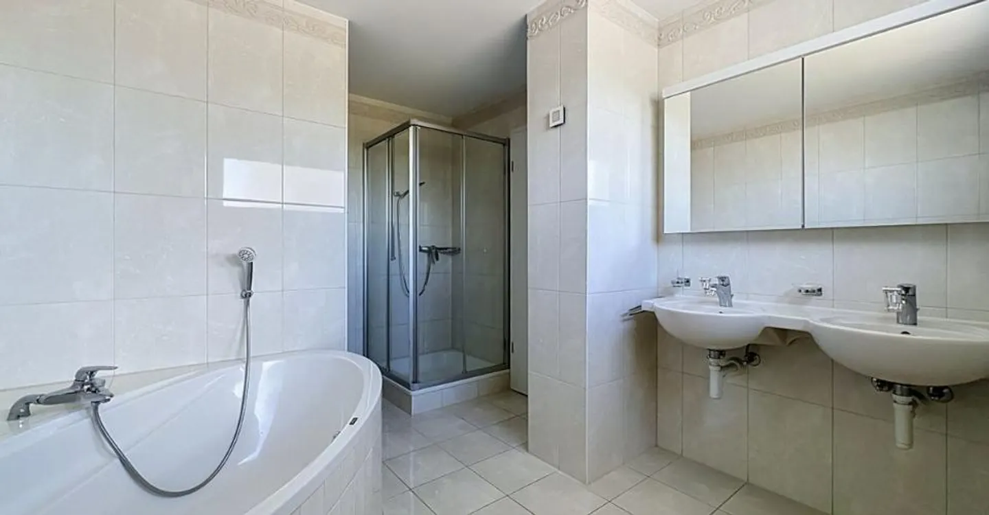 Renovierte Dachgeschosswohnung mit Seeblick - Foto 10 von 13