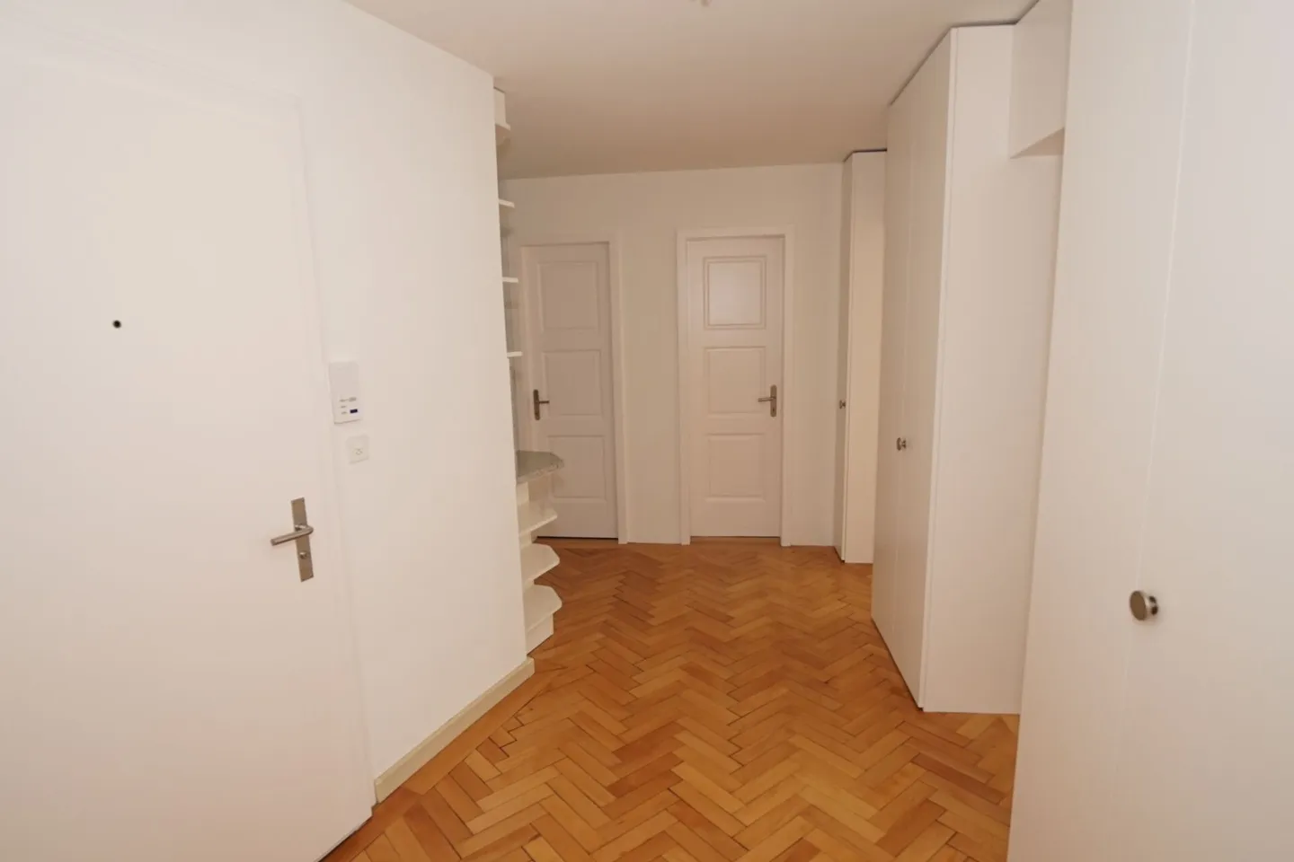 Votre nouveau chez-vous dans un emplacement attrayant Belle appartement ancien de 4.5 pièces avec balcon - Photo 3 sur 9