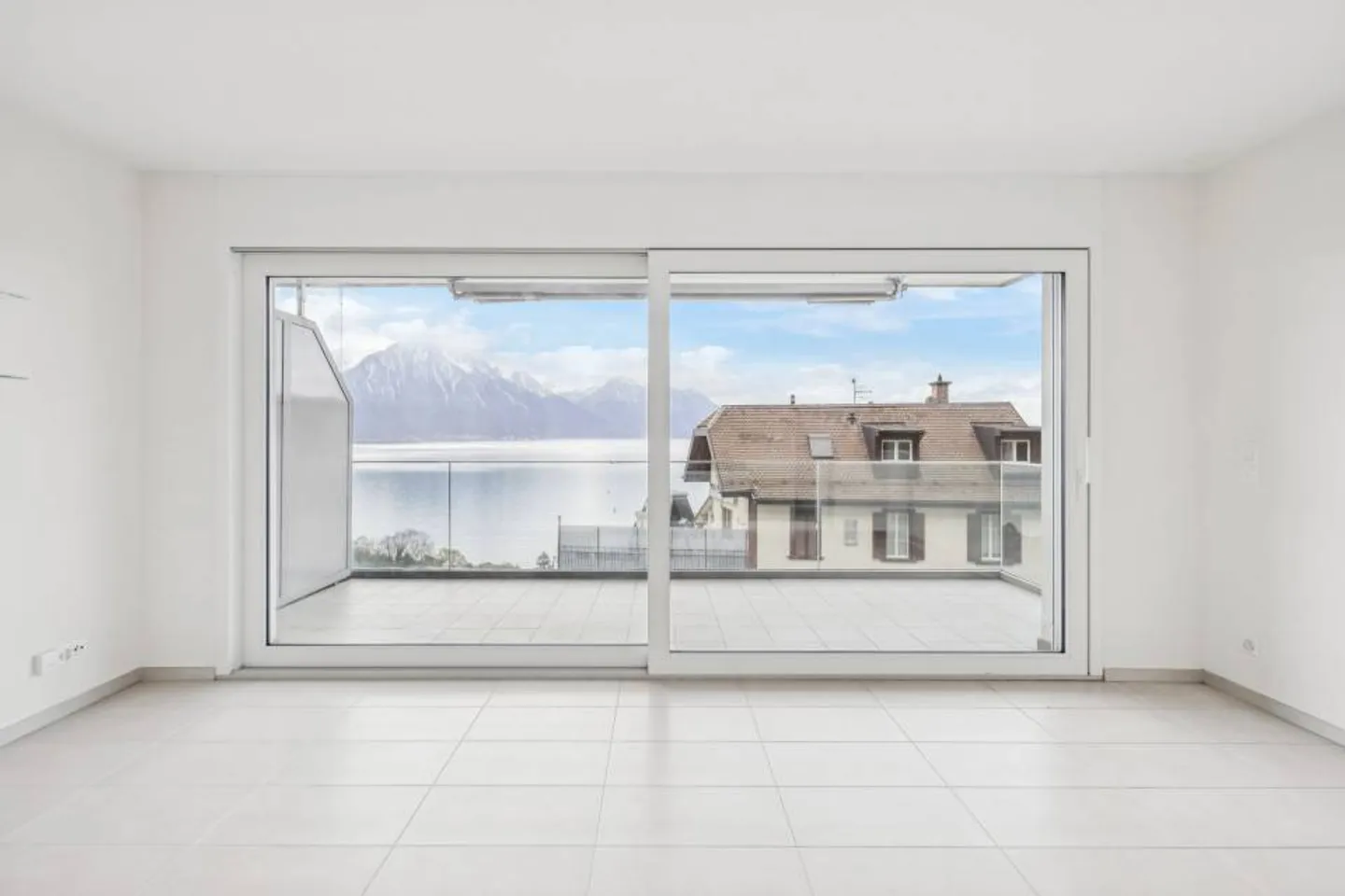 2-Zimmer-Wohnung mit Seeblick und ausgezeichneter Lage. - Foto 8 von 13