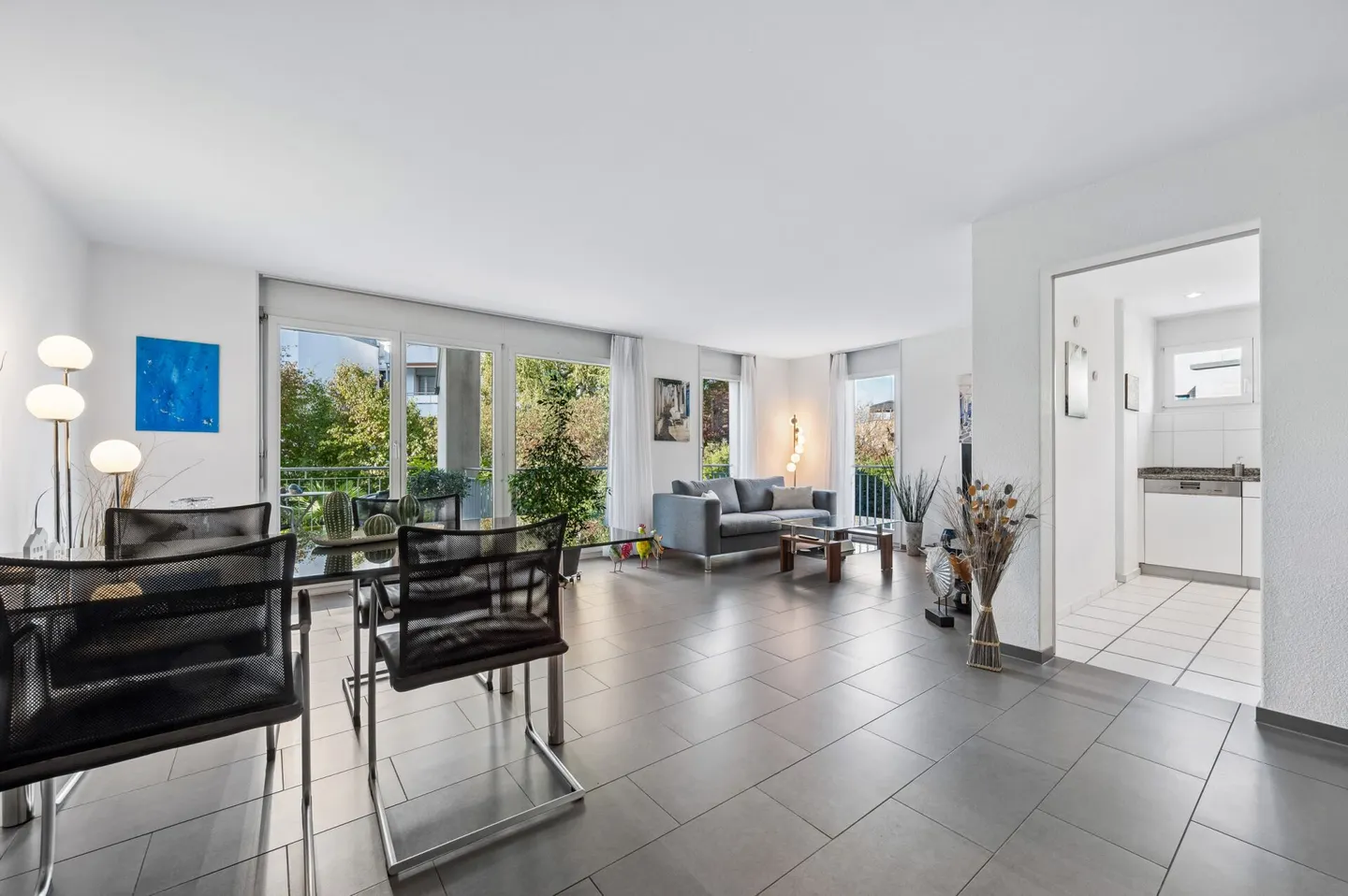 Bright 4.5-room apartment with a well-thought-out floor plan - Photo 2 of 14
