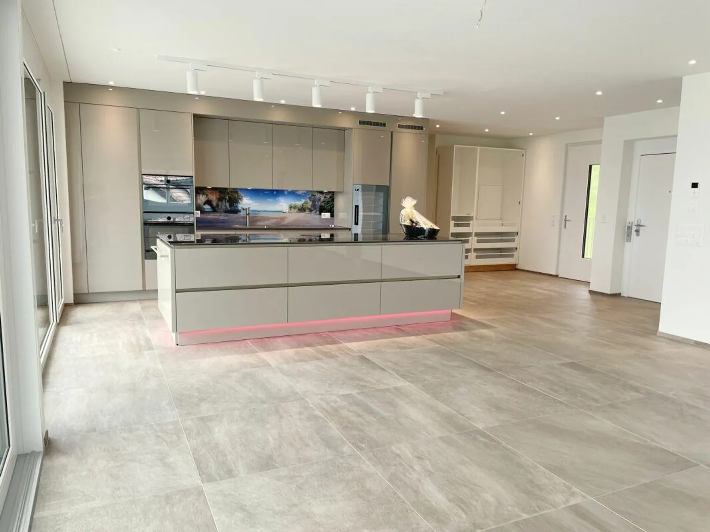 Appartement penthouse luxueux de 5,5 pièces avec vue sur le lac et les montagnes - Photo 8 sur 14