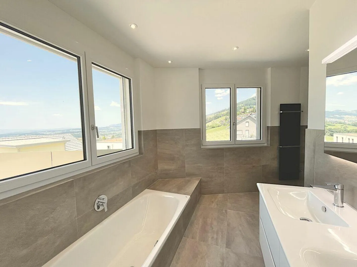 Appartement penthouse luxueux de 5,5 pièces avec vue sur le lac et les montagnes - Photo 12 sur 14