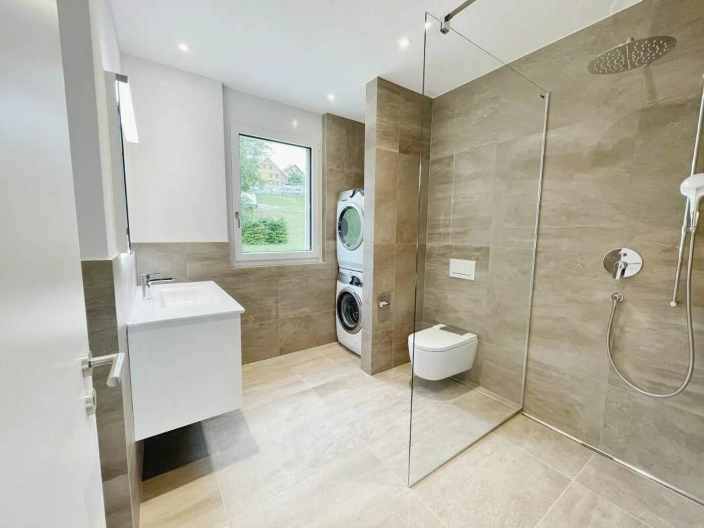 Appartement penthouse luxueux de 5,5 pièces avec vue sur le lac et les montagnes - Photo 13 sur 14