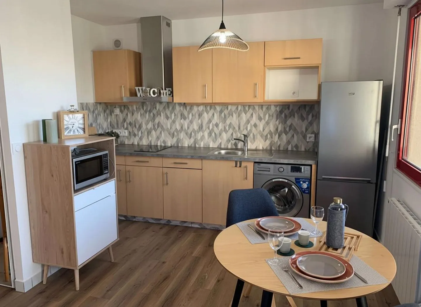 Studio lumineux avec cuisine équipée - Photo 1 sur 4