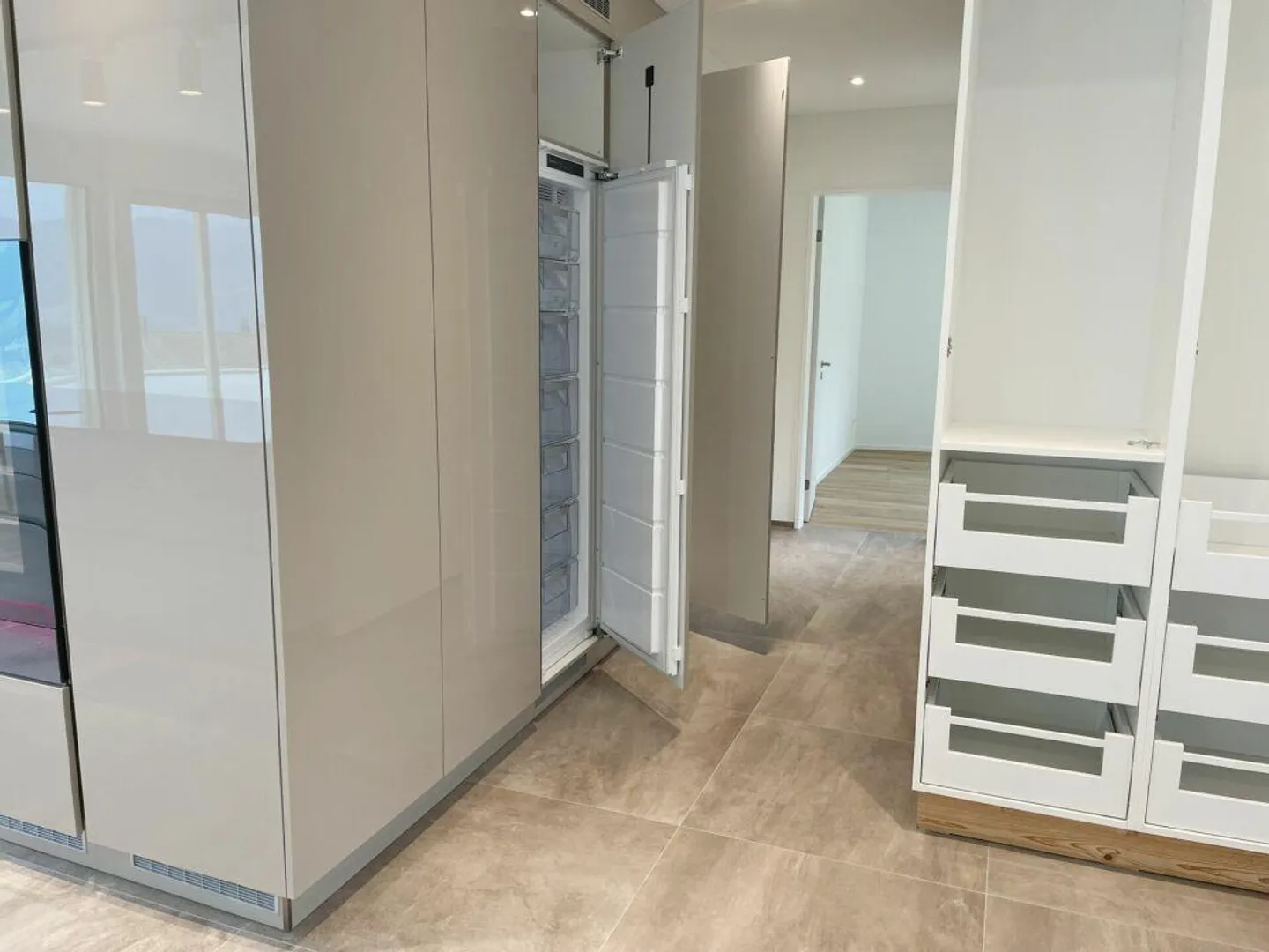 Appartement penthouse luxueux de 5,5 pièces avec vue sur le lac et les montagnes - Photo 14 sur 14