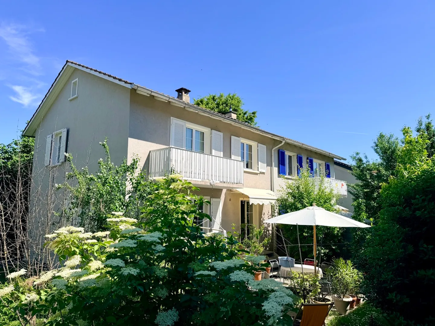 Charmante maison individuelle de 5 pièces dans un emplacement ensoleillé - Photo 1 sur 9