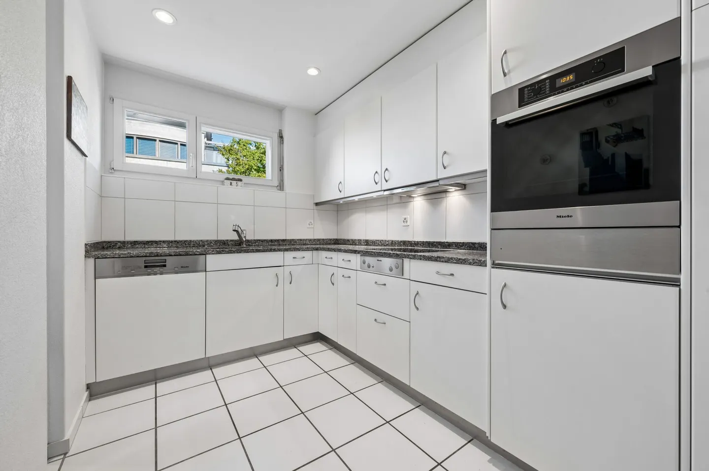 Bright 4.5-room apartment with a well-thought-out floor plan - Photo 4 of 14