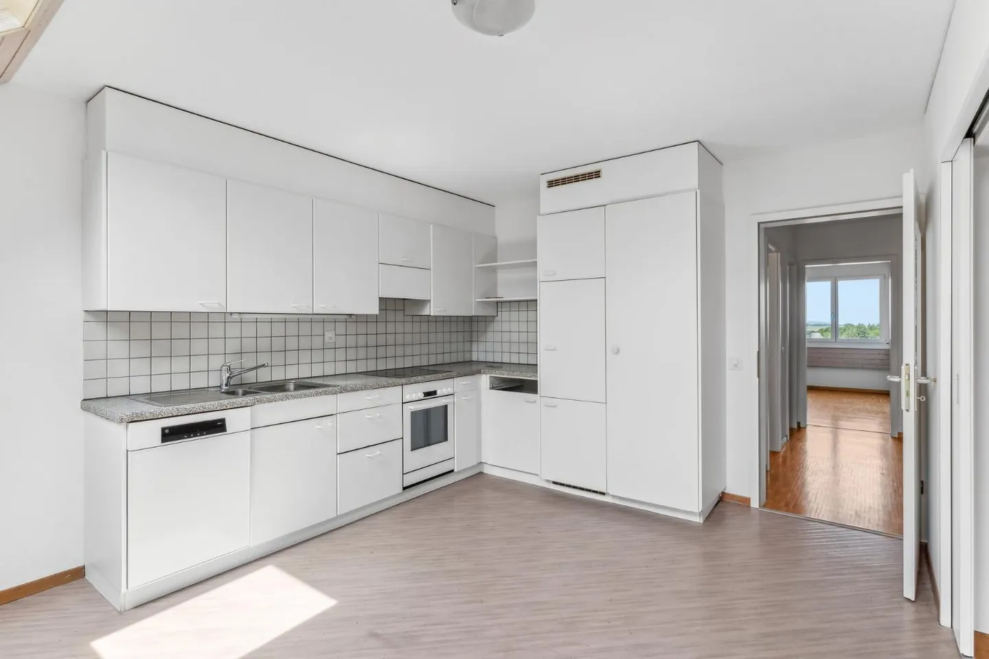 Cozy Attic Apartment - Photo 4 of 9