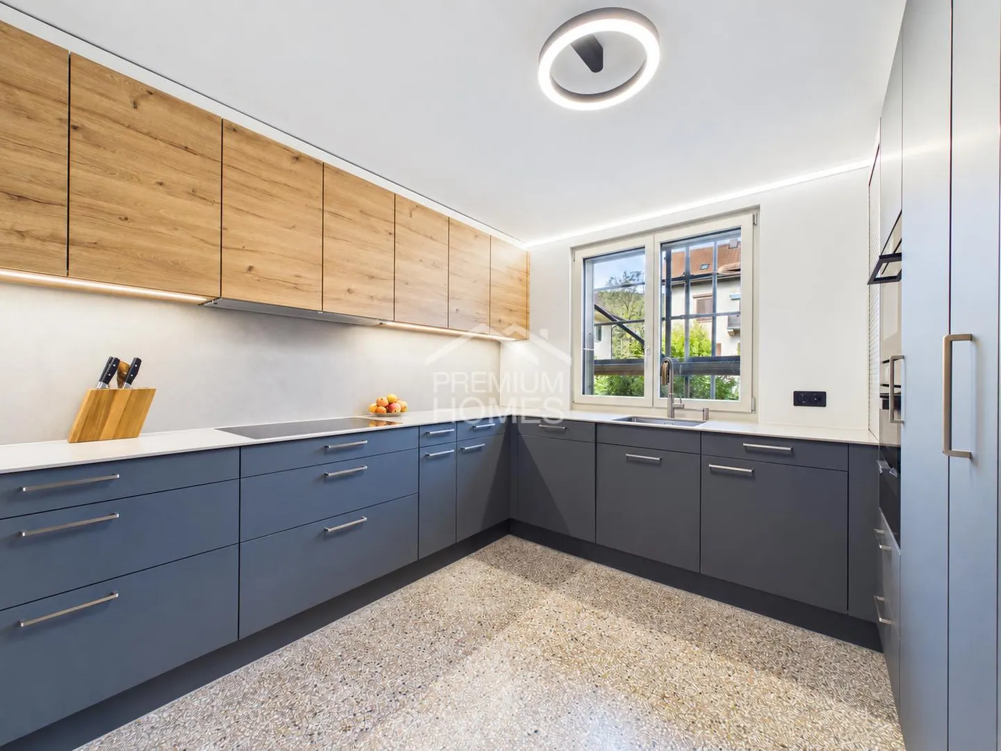 Charming Duplex Family Home - Photo 4 of 9