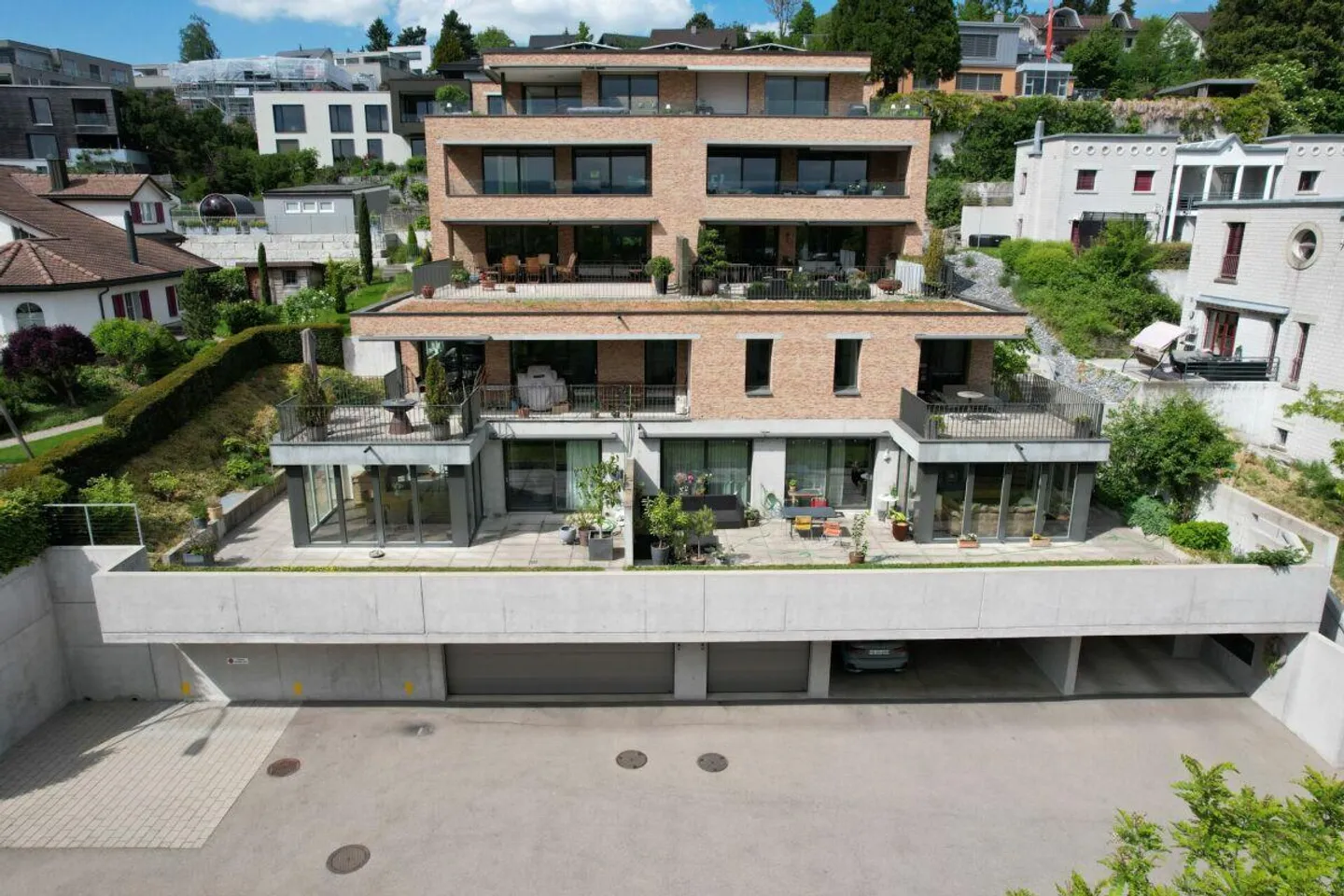 Dreamlike 3.5-Room Terrace Apartment including 2 Parking Spaces - Photo 2 of 19