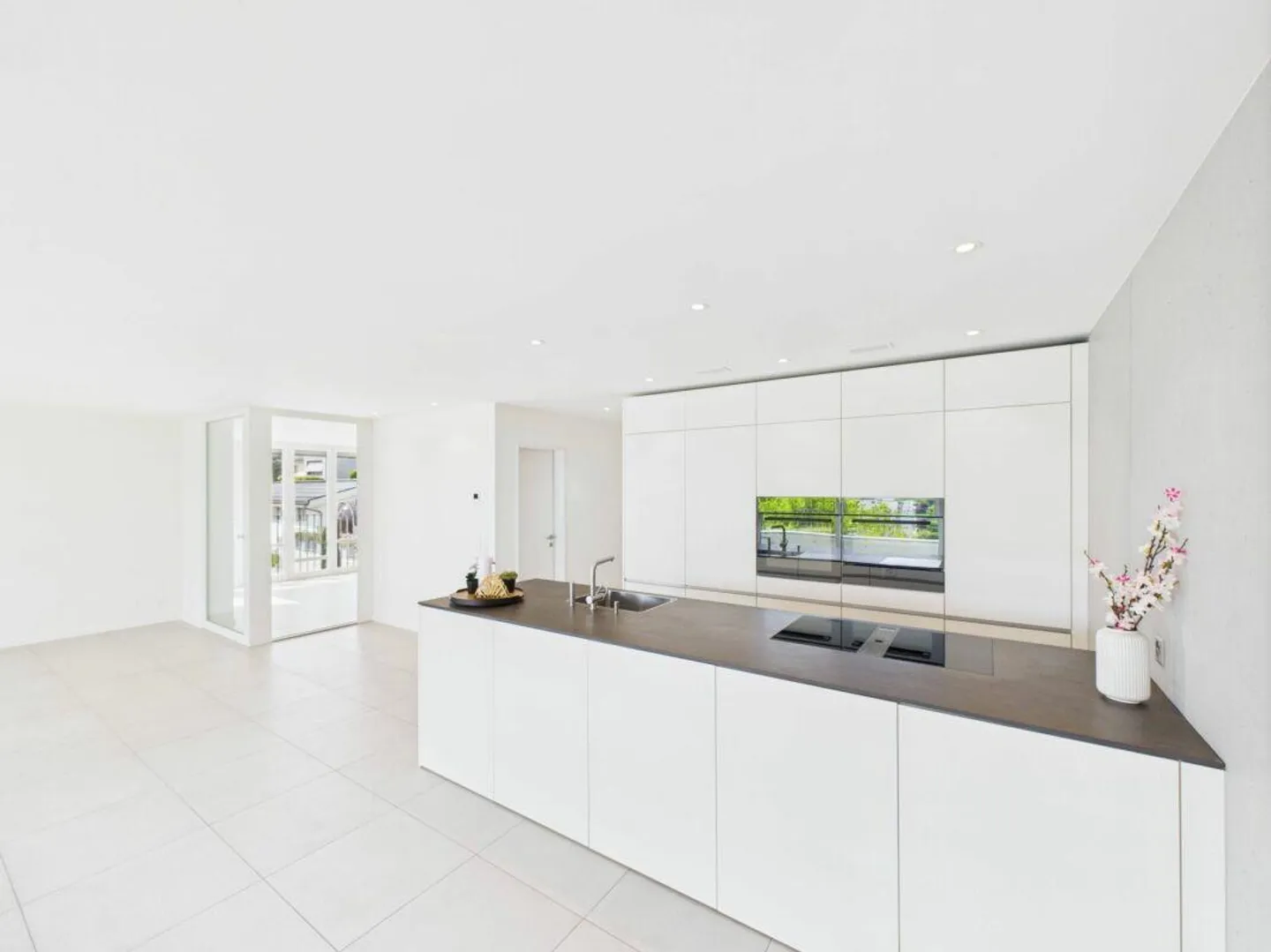 Dreamlike 3.5-Room Terrace Apartment including 2 Parking Spaces - Photo 3 of 19