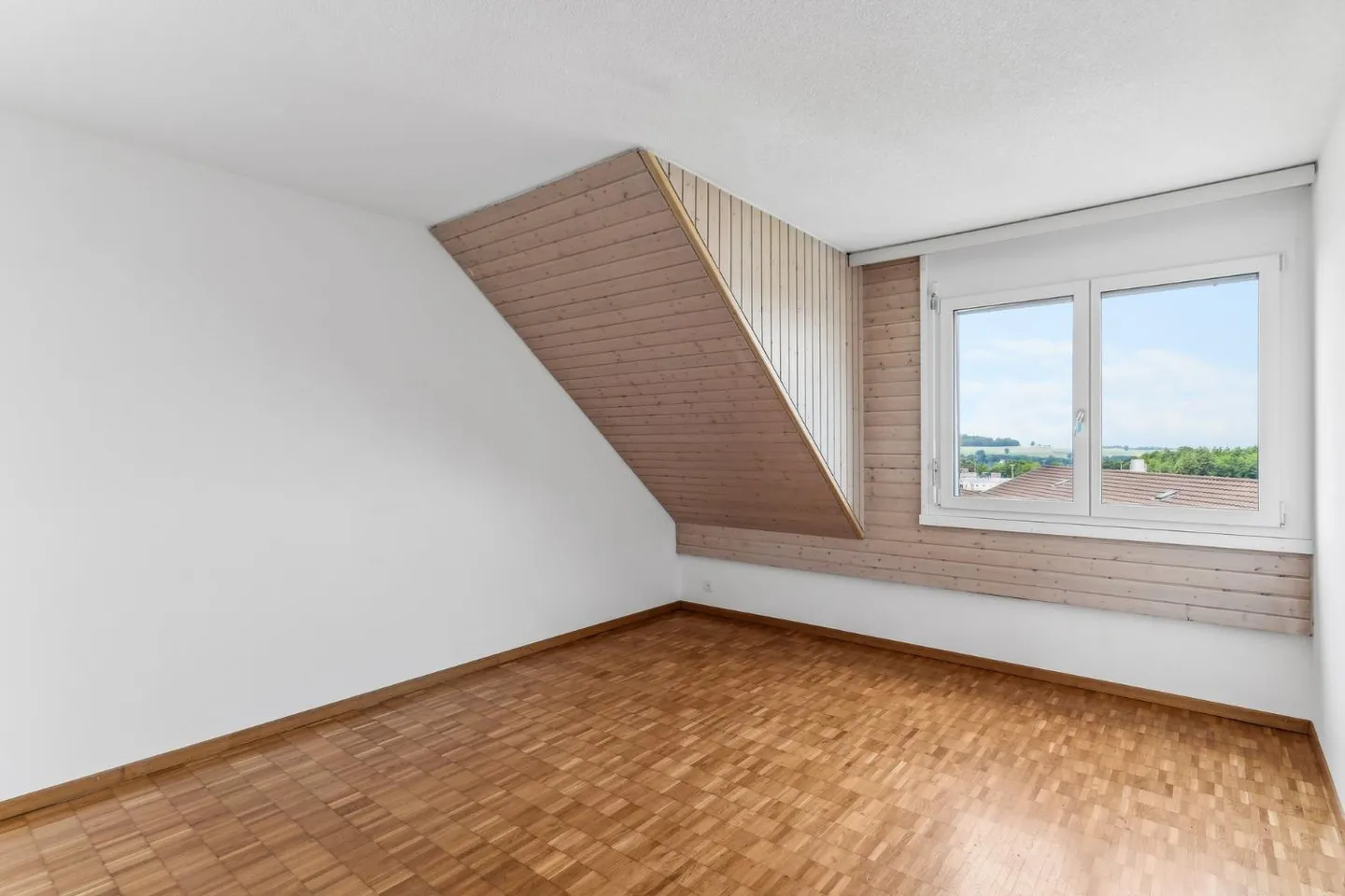 Cozy Attic Apartment - Photo 8 of 9