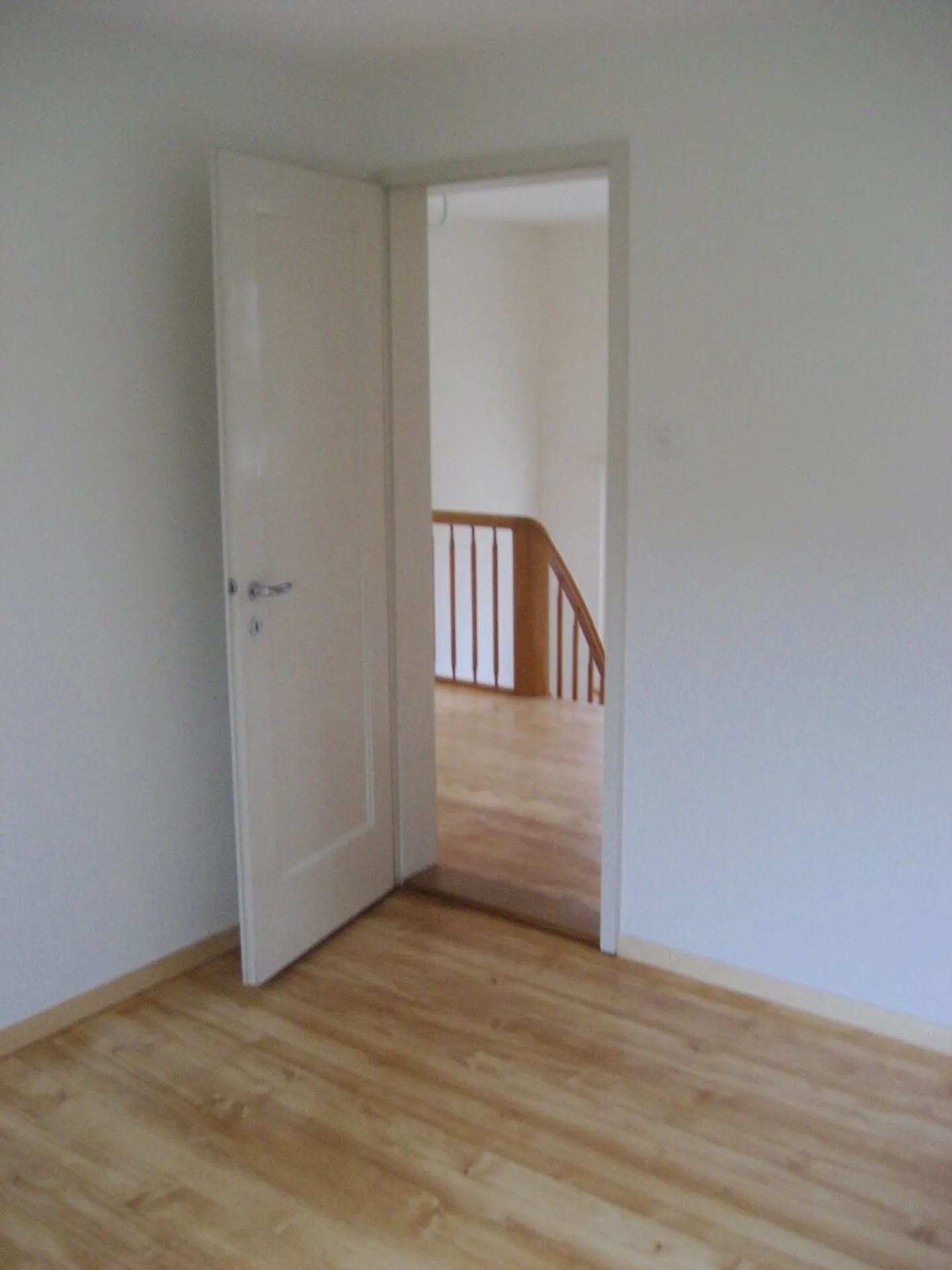 Charmante maison individuelle de 5 pièces dans un emplacement ensoleillé - Photo 6 sur 9