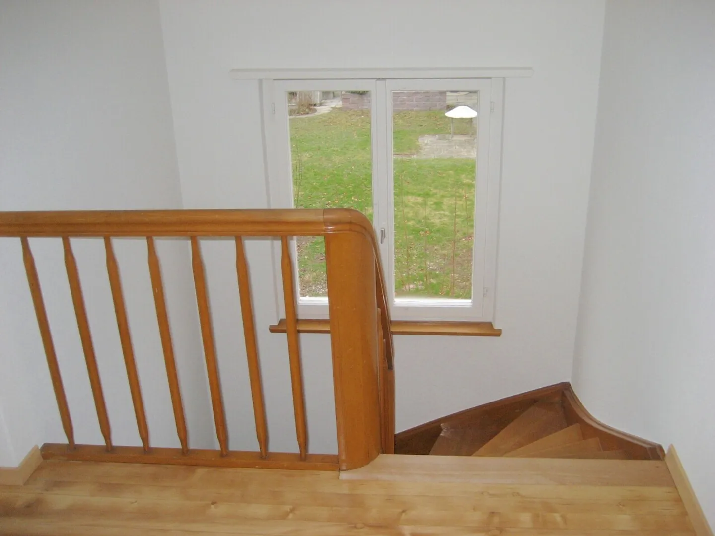 Charmante maison individuelle de 5 pièces dans un emplacement ensoleillé - Photo 7 sur 9