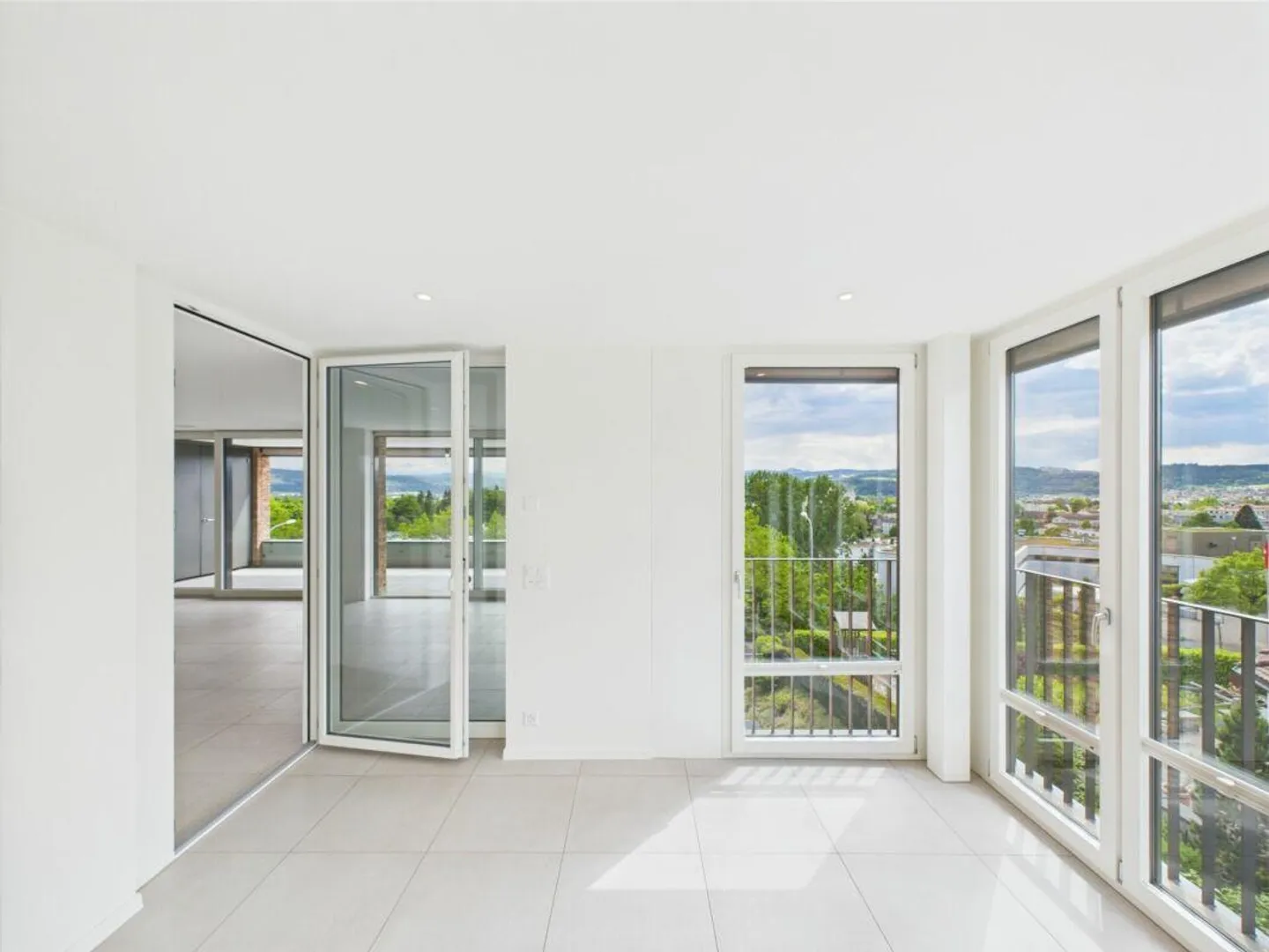 Dreamlike 3.5-Room Terrace Apartment including 2 Parking Spaces - Photo 12 of 19
