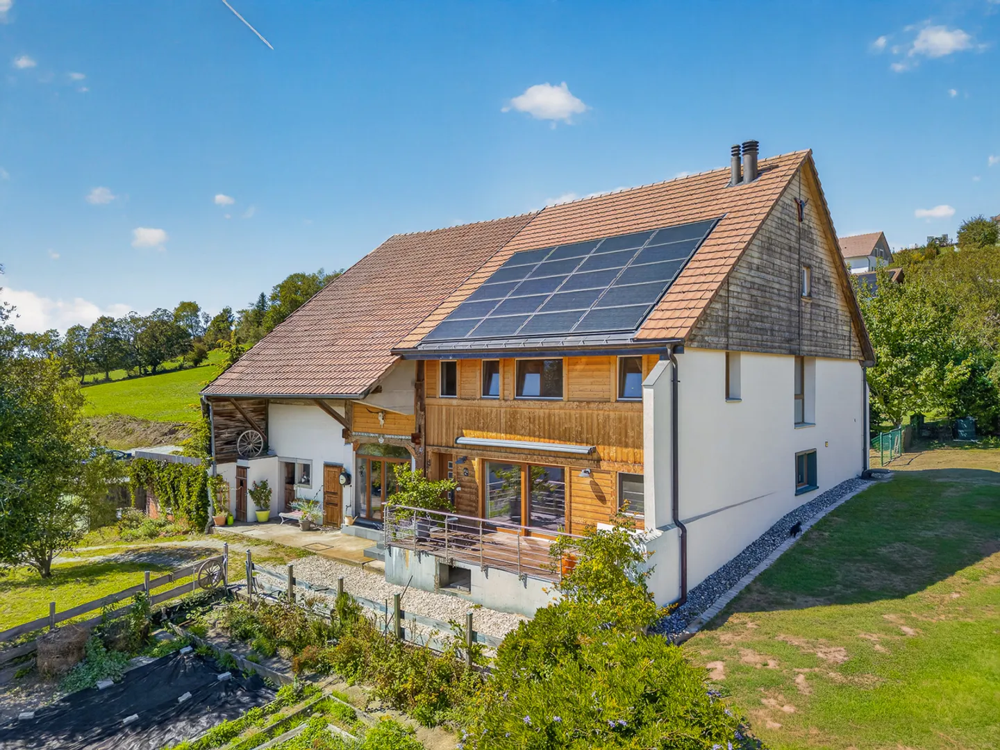 Wunderschönes renoviertes Bauernhaus, das einen Raum der Ruhe und Gelassenheit bietet - Foto 1 von 17