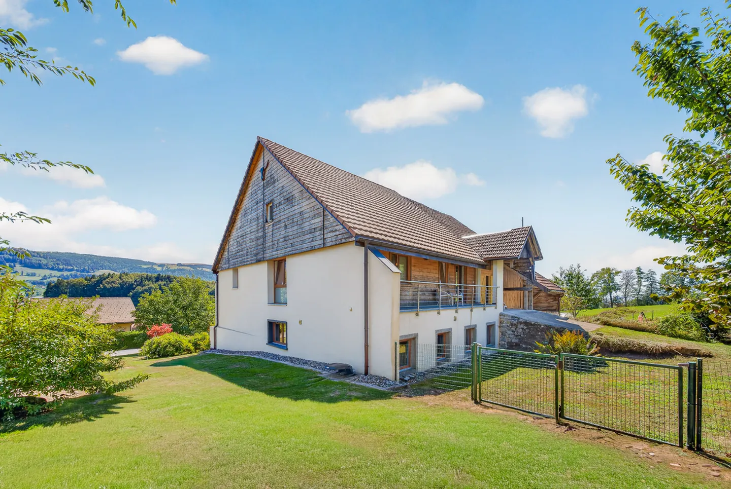 Wunderschönes renoviertes Bauernhaus, das einen Raum der Ruhe und Gelassenheit bietet - Foto 2 von 17