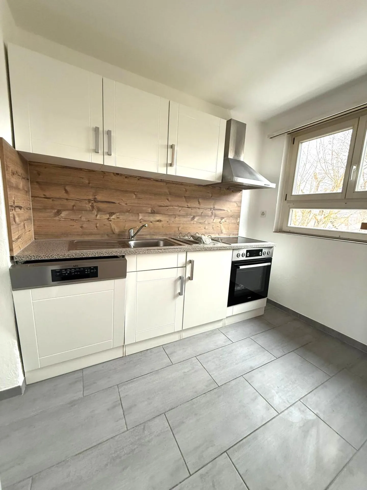 Charming 4.5 Room Apartment - Photo 2 of 5