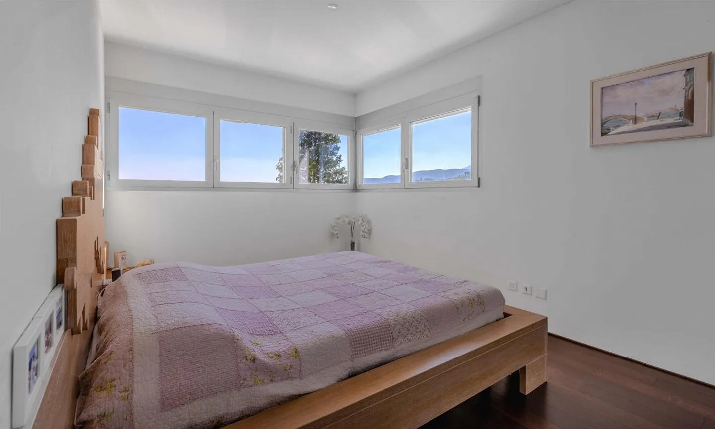 Bella villa moderna con 6,5 camere e piscina a Cadro - Foto 7 di 9