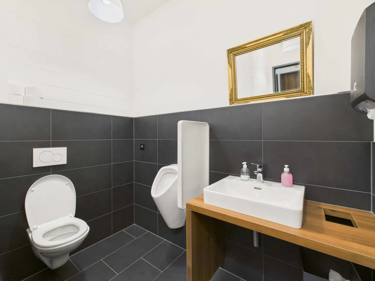 Flexibles Lager in modernem Gewerbehaus - Foto 6 von 8