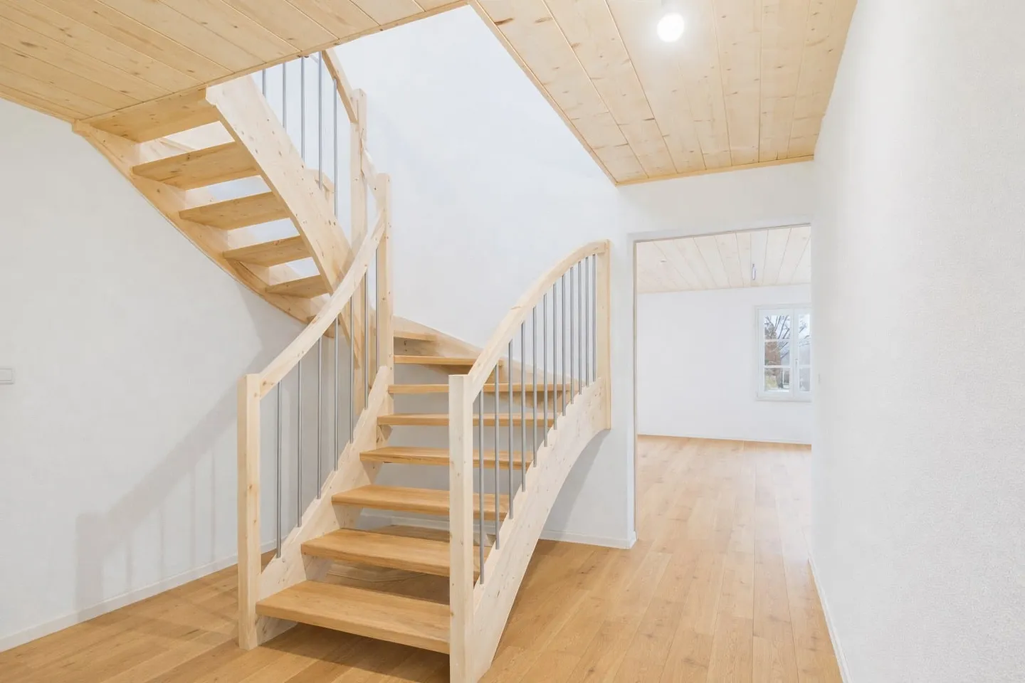 Ampio appartamento duplex di 4,5 locali con molto fascino - Foto 6 di 10