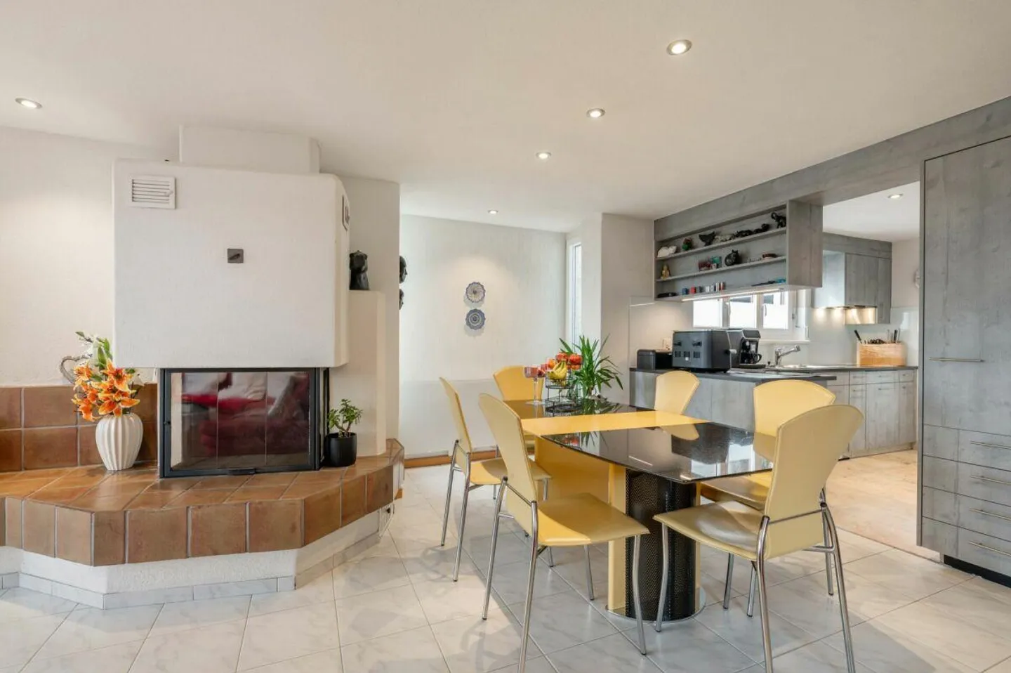 Above the rooftops of Brugg - 4.5-room terrace house with two terraces - Photo 3 of 17