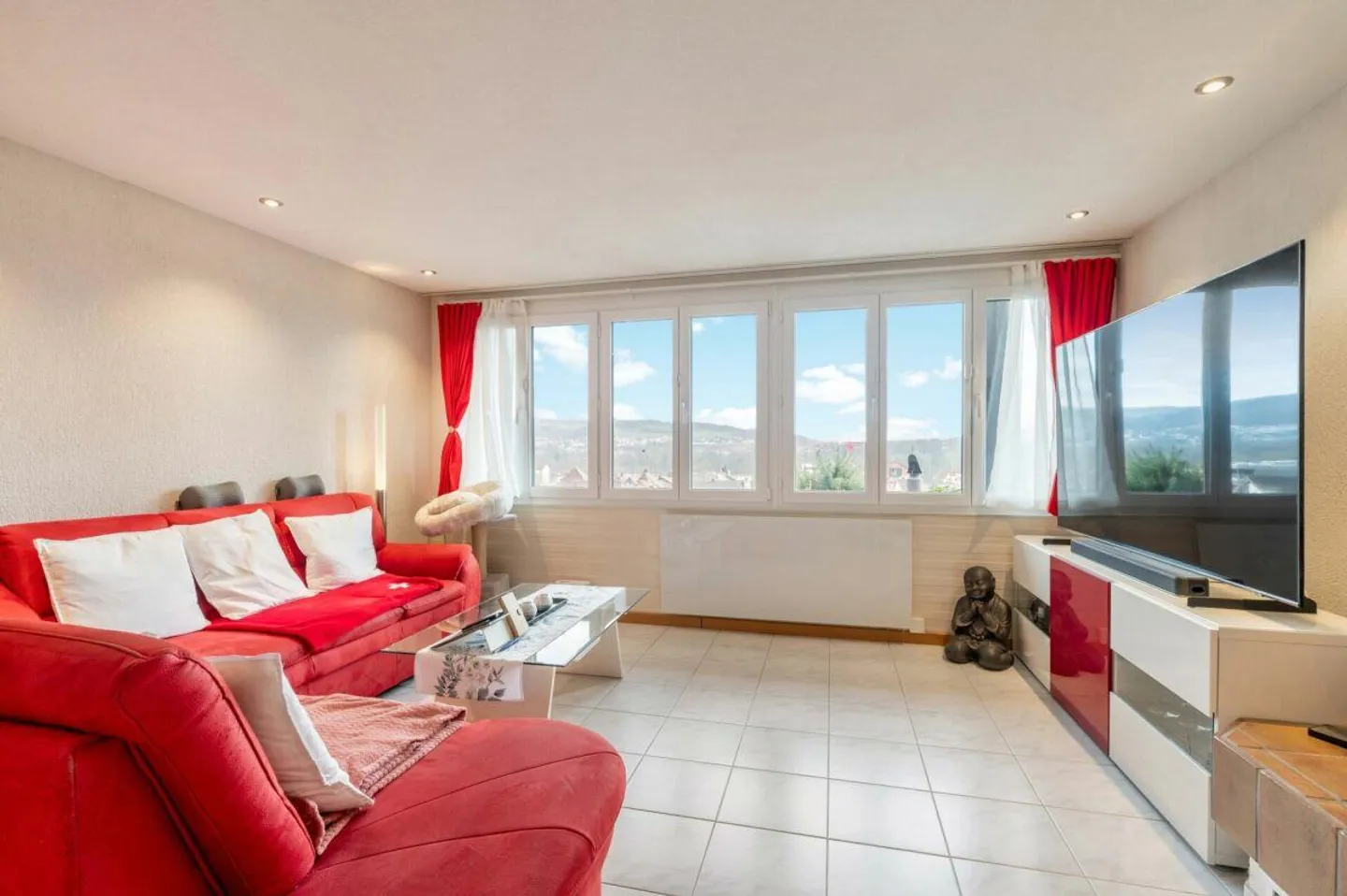 Above the rooftops of Brugg - 4.5-room terrace house with two terraces - Photo 4 of 17