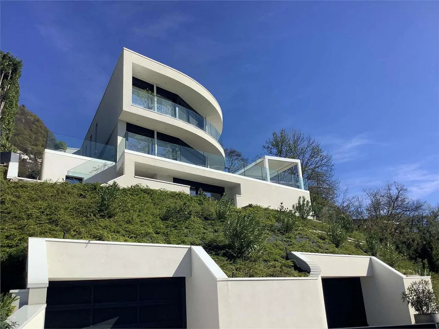 Lugano Albonago, villa moderna con piscina e vista lago - Foto 1 di 13