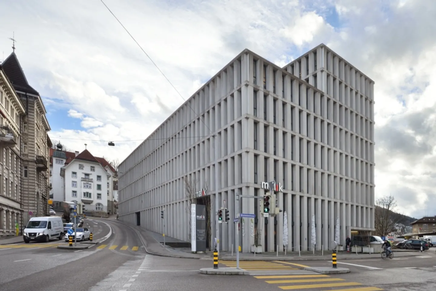 Parking space near the train station available immediately - Photo 1 of 1