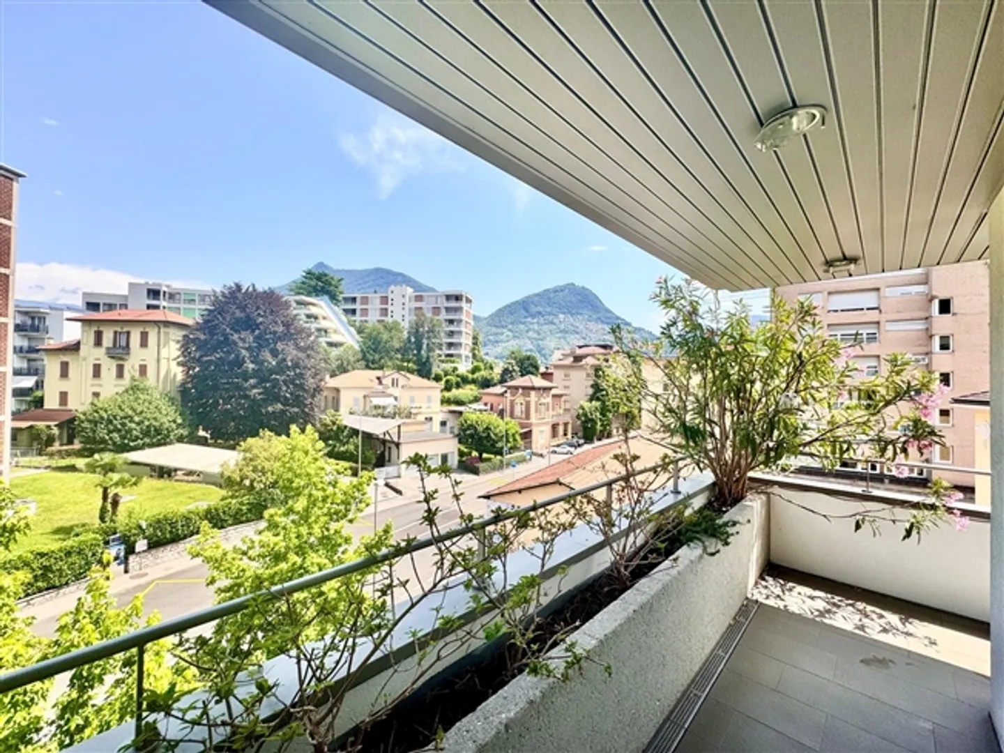 Appartement 3.5 pièces avec double terrasse dans un emplacement privilégié au cœur de Lugano - Photo 2 sur 17