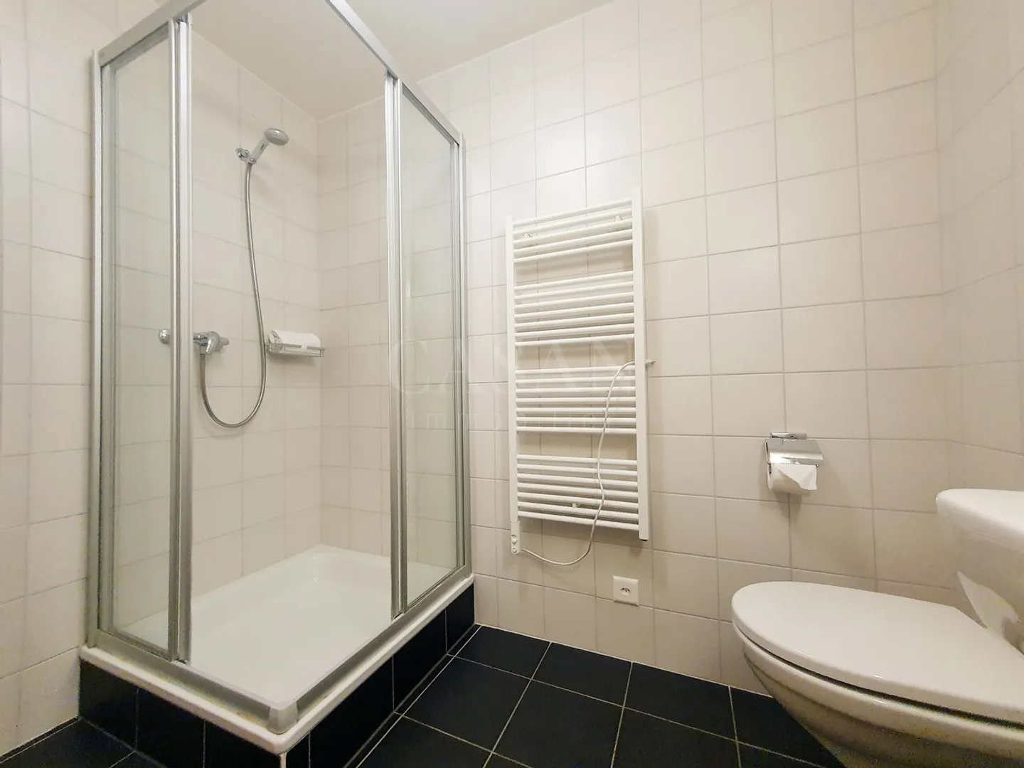 Charming Apartment with Balcony - Photo 4 of 5