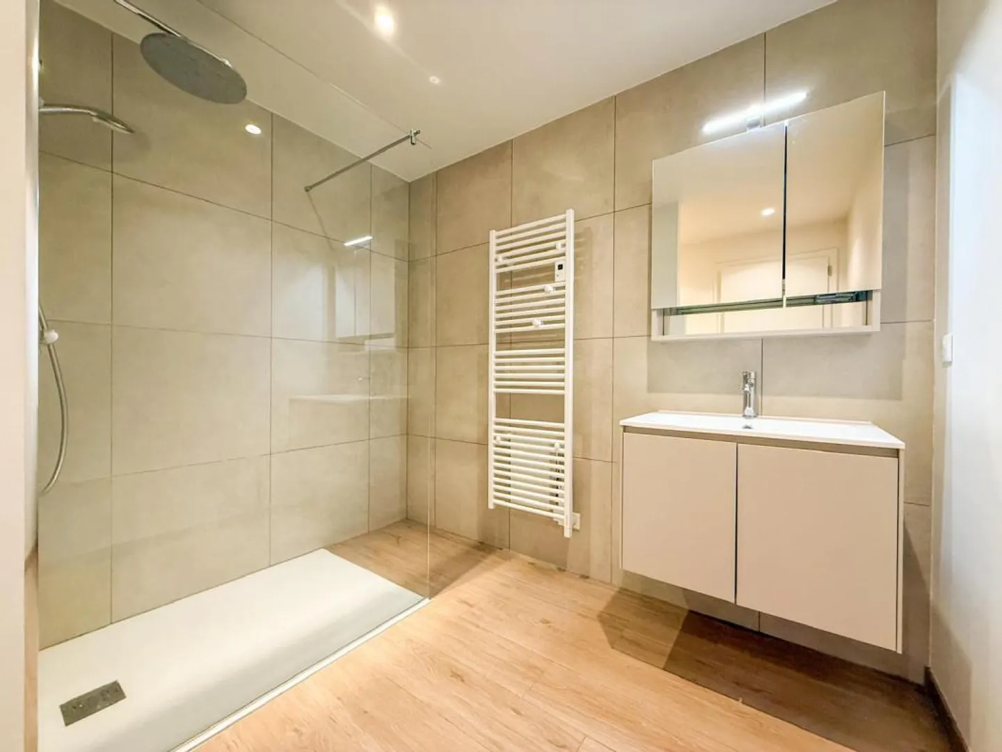 In Frankreich, Village-Neuf: Hochwertige 4-Zimmer-Wohnung - Foto 6 von 8