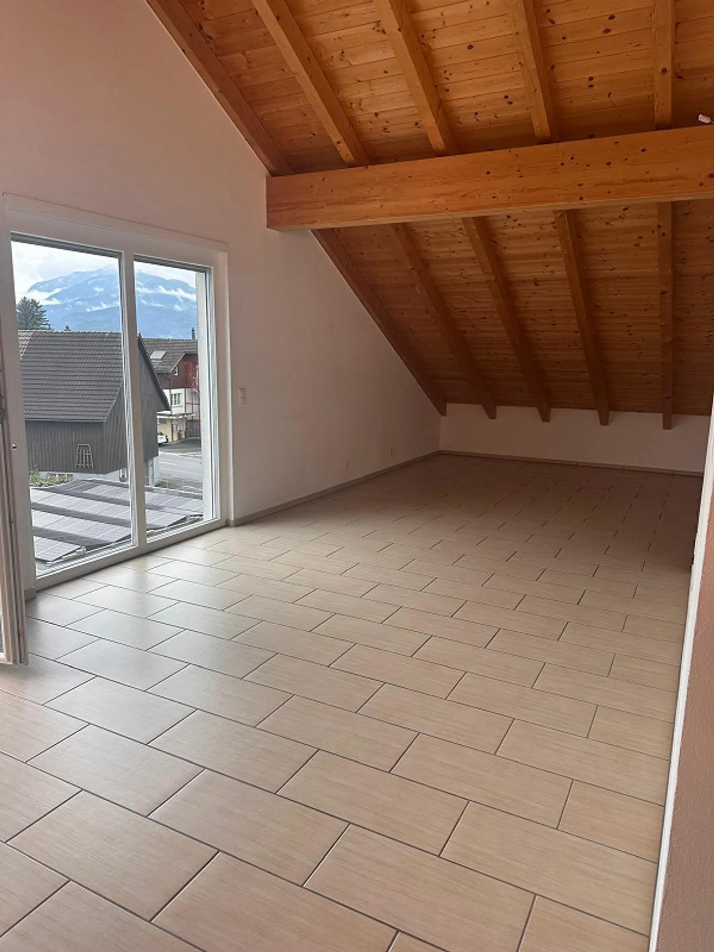 bright very large 3.5 room apartment - Photo 6 of 21