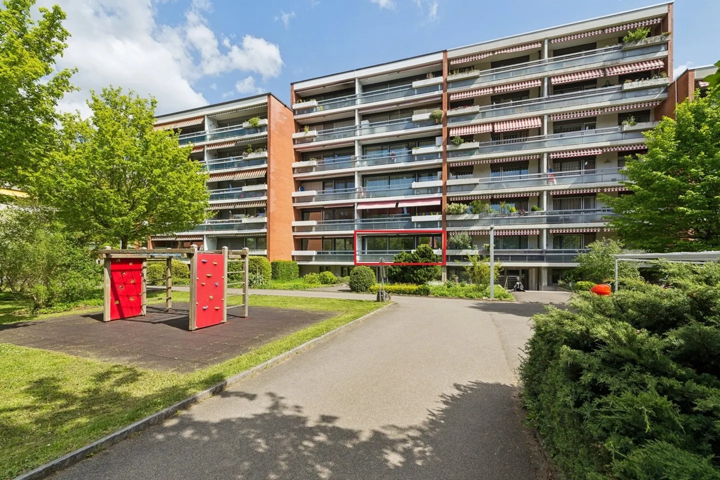 Paradis de vie rénové avec style et un plan d'étage réfléchi - Photo 2 sur 6