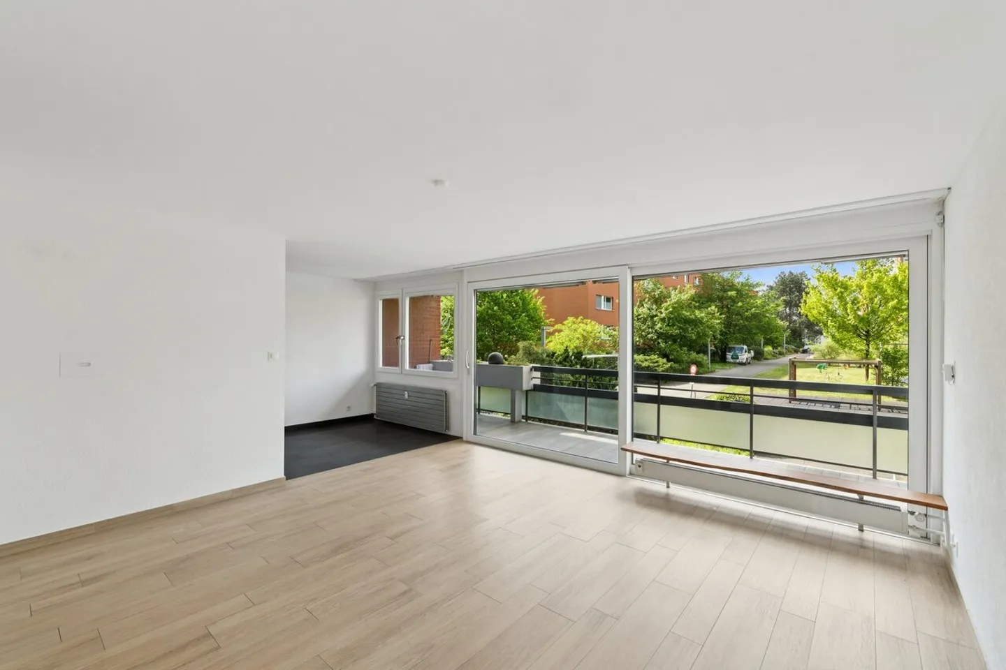 Paradis de vie rénové avec style et un plan d'étage réfléchi - Photo 4 sur 6