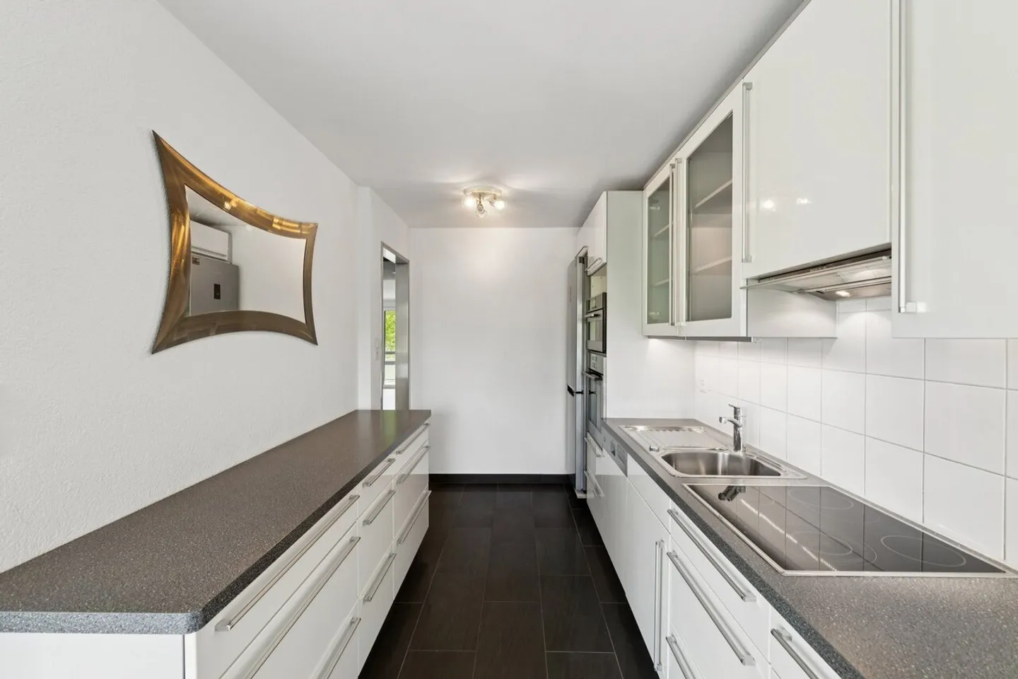 Paradis de vie rénové avec style et un plan d'étage réfléchi - Photo 5 sur 6