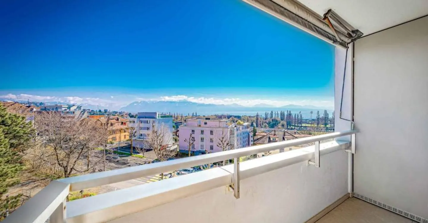 Appartement rénové avec vue sur le lac - Photo 8 sur 8