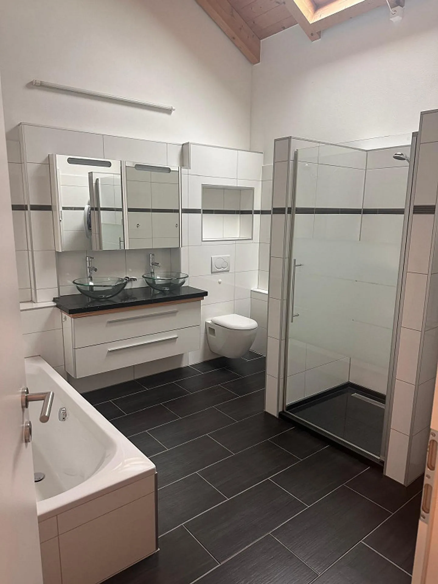 bright very large 3.5 room apartment - Photo 7 of 21