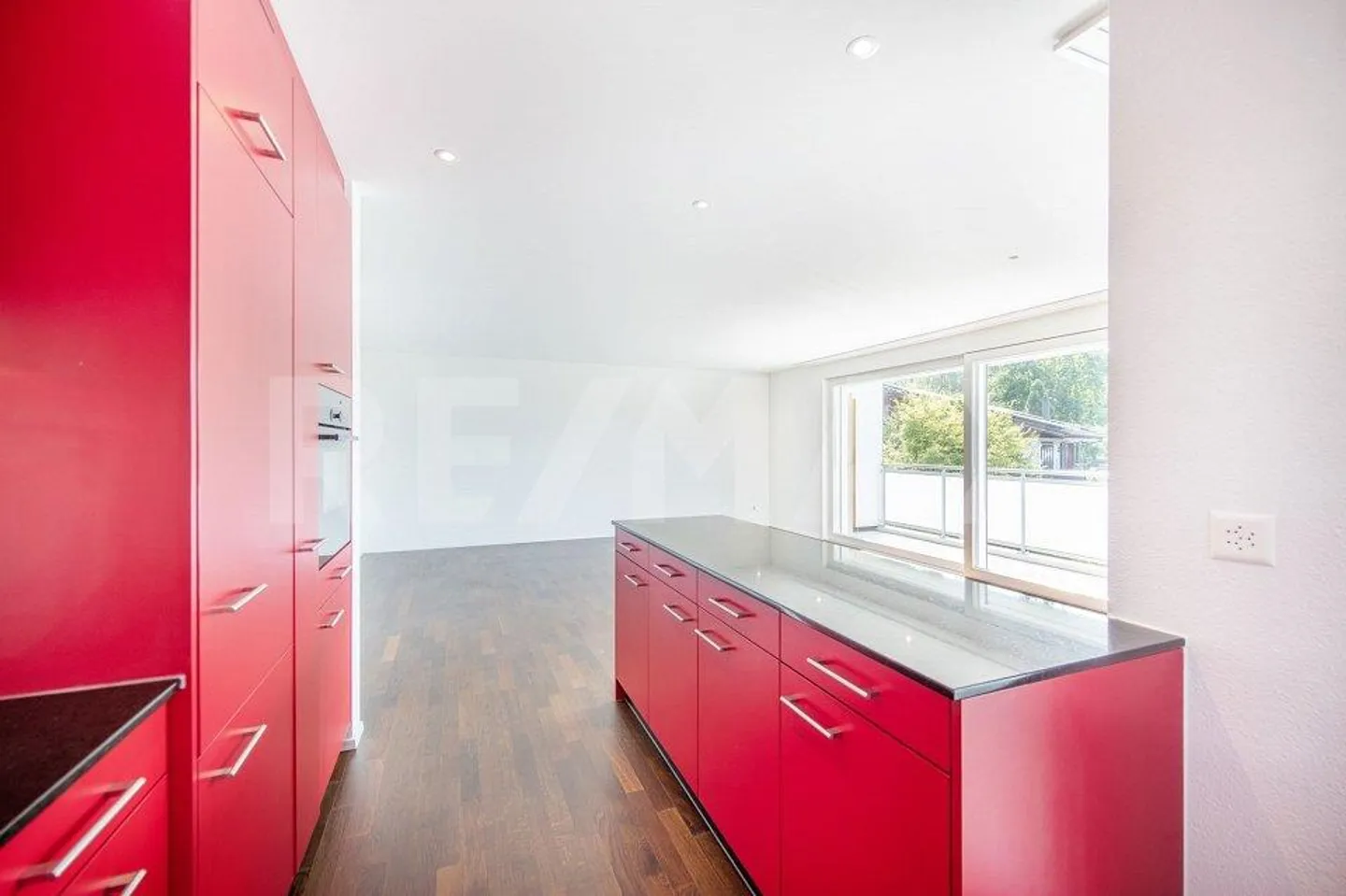 Appartamento elegante e luminoso di 3,5 locali con grande terrazza e panorama montano... - Foto 4 di 13