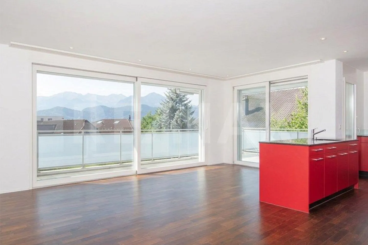 Appartamento elegante e luminoso di 3,5 locali con grande terrazza e panorama montano... - Foto 1 di 13