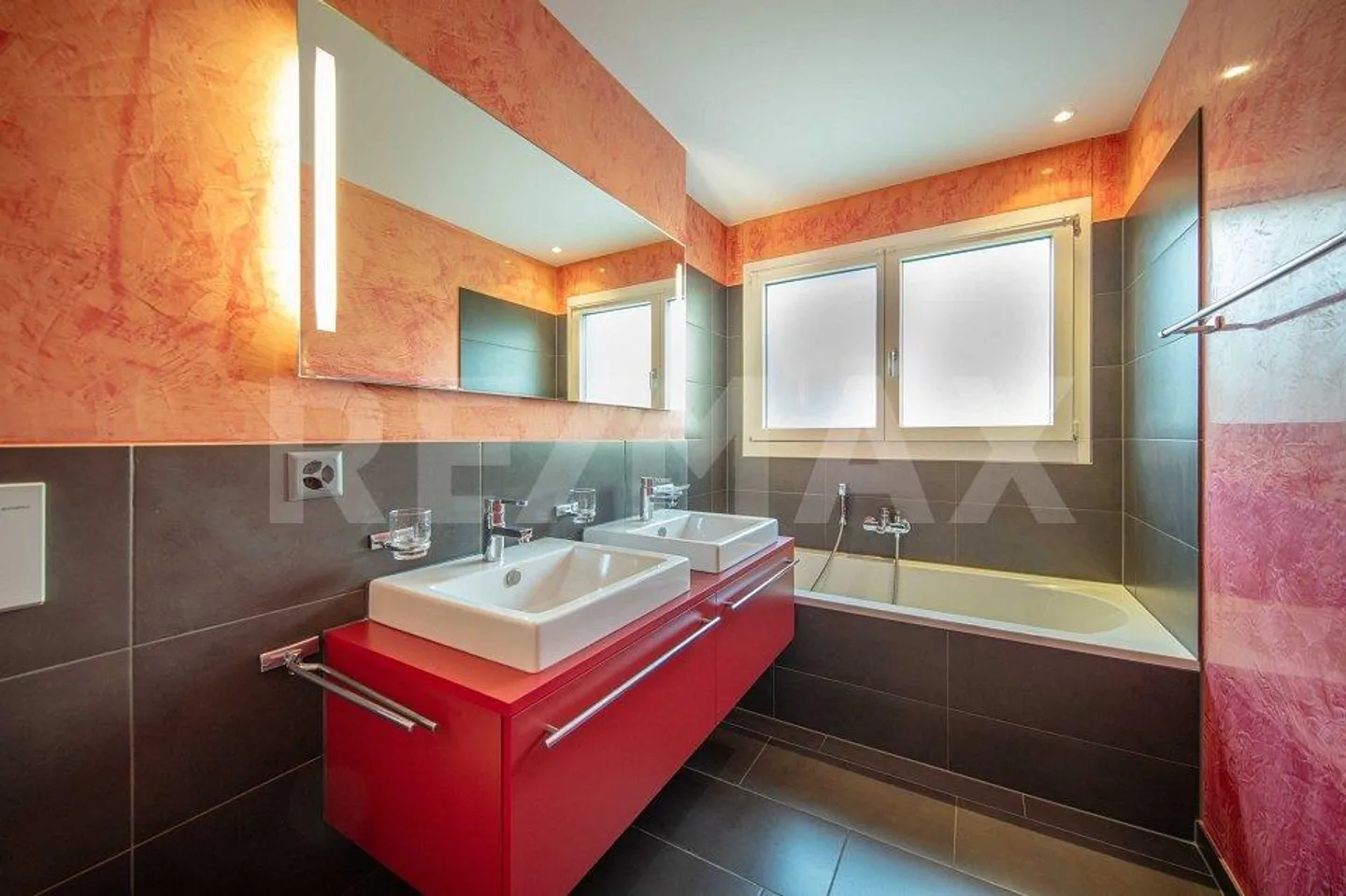 Appartamento elegante e luminoso di 3,5 locali con grande terrazza e panorama montano... - Foto 2 di 13