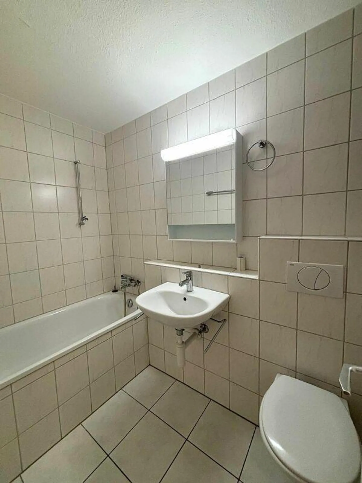 Bright 3.5 room apartment for rent - Photo 4 of 10