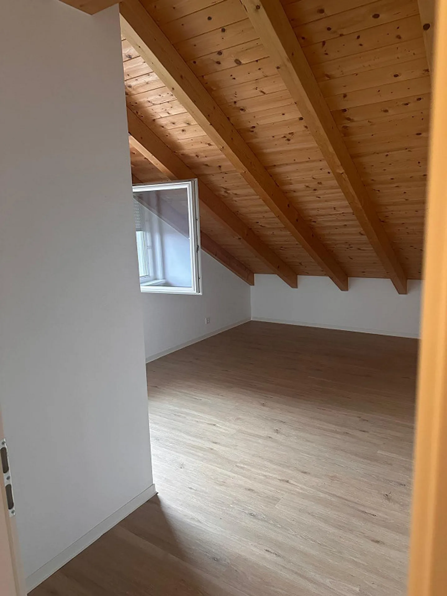 bright very large 3.5 room apartment - Photo 12 of 21