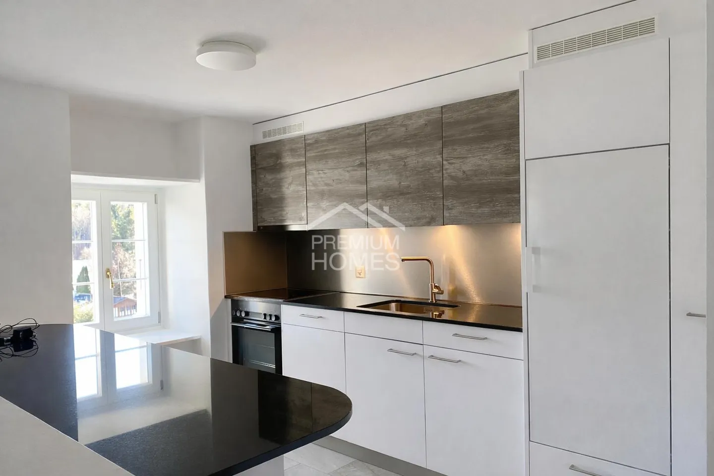 Charming Apartment with Mountain View - Photo 2 of 5