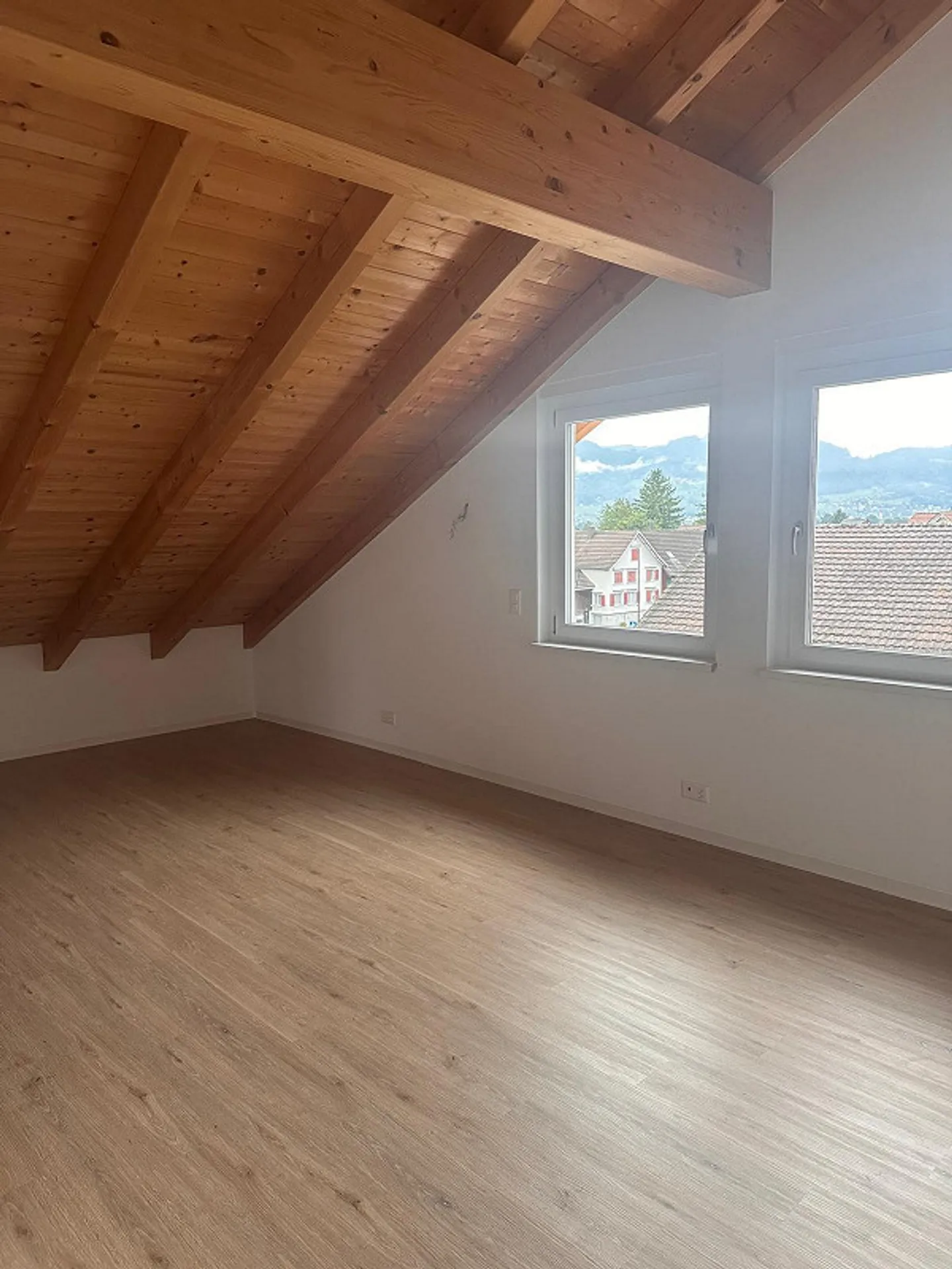 bright very large 3.5 room apartment - Photo 17 of 21