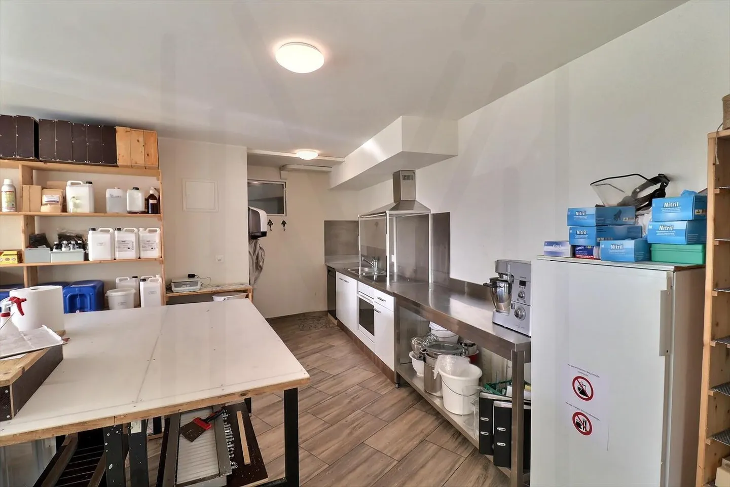 Superb commercial space - Photo 5 of 6