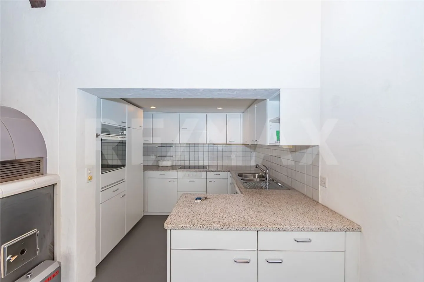 Historic house directly on the Sarner-Aa (half house) with storage space and garage with workshop - Photo 5 of 13