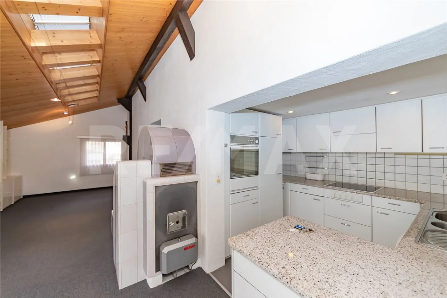 Historic house directly on the Sarner-Aa (half house) with storage space and garage with workshop - Photo 6 of 13