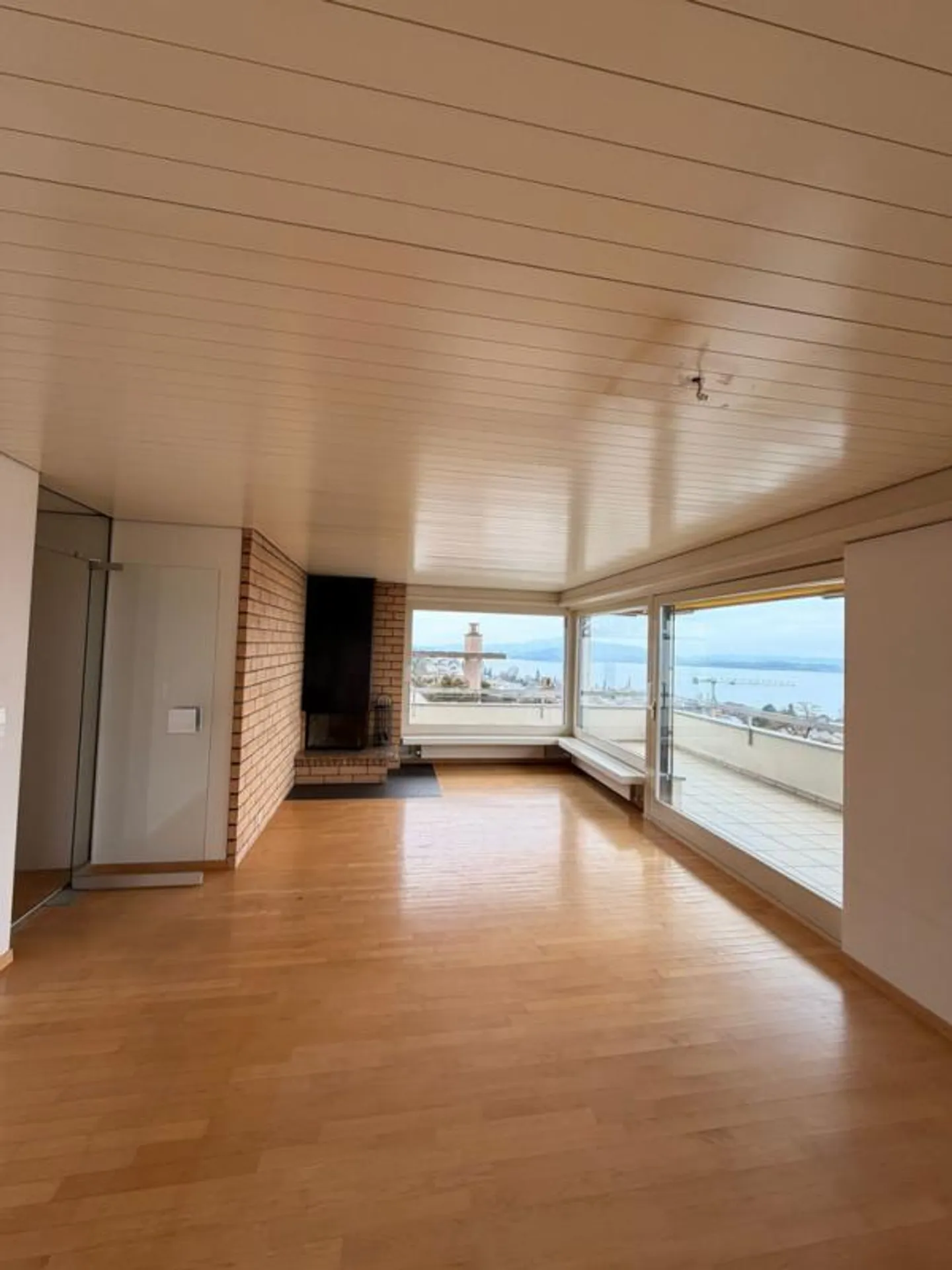 Wunderschöne Attikawohnung mit Seesicht - Foto 2 von 10