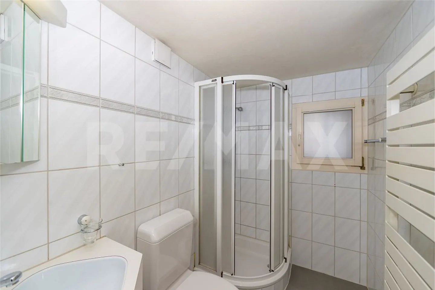 Historic house directly on the Sarner-Aa (half house) with storage space and garage with workshop - Photo 11 of 13